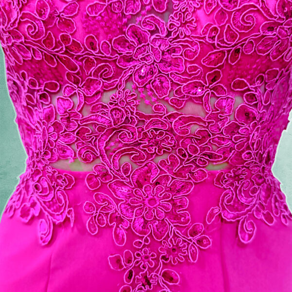 Detalle de vestido fucsia